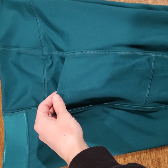 Victoria's Secret Emerald Green Running Leggings Large Short - Picture 10 of 10